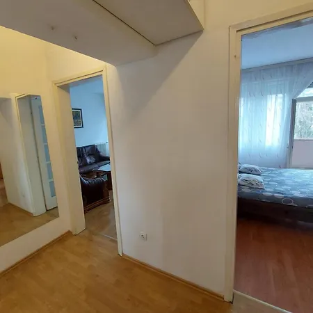 Index 3 Apartment *